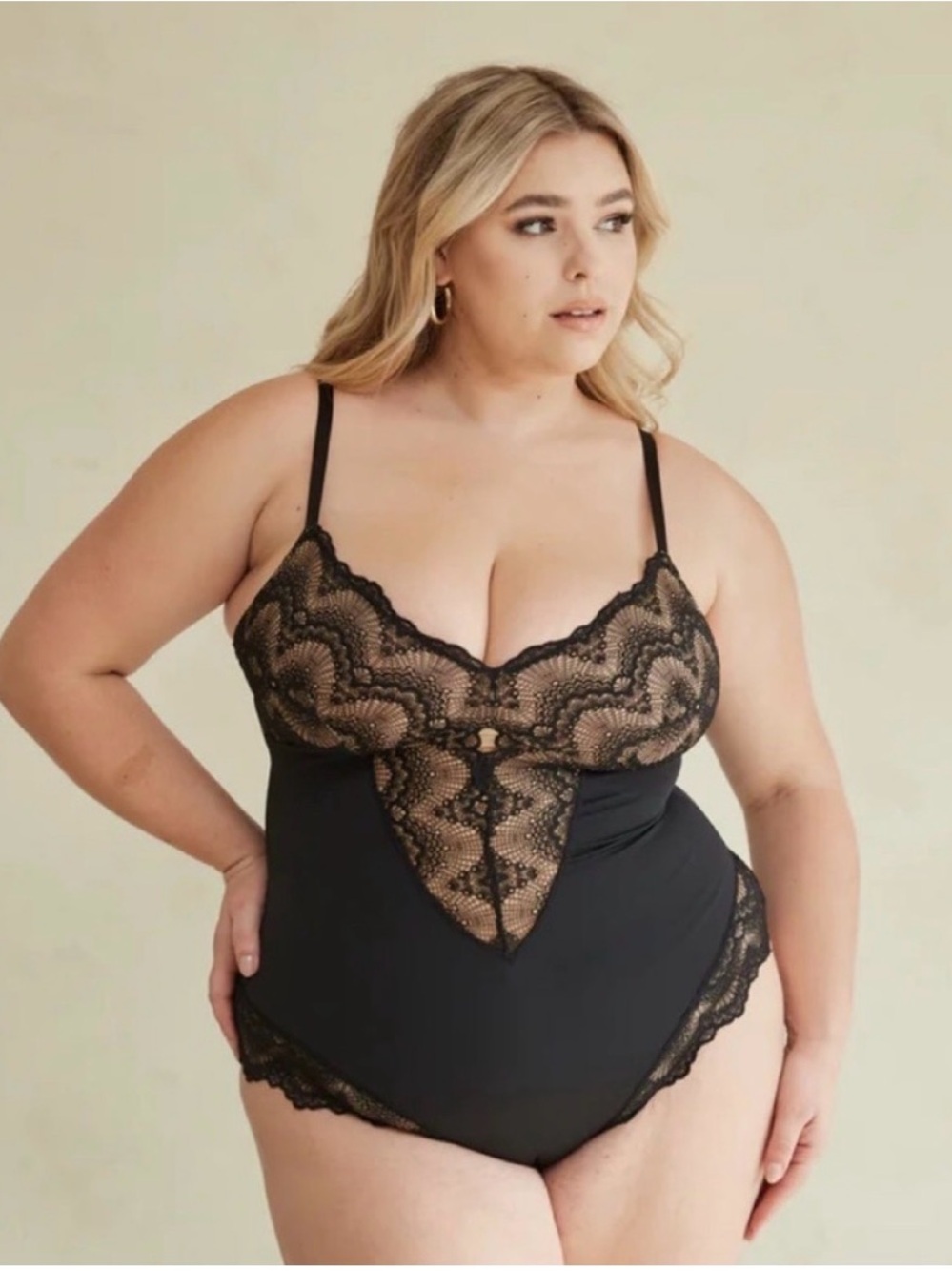 Pinsy Sculpting Lace Shapewear Bodysuit